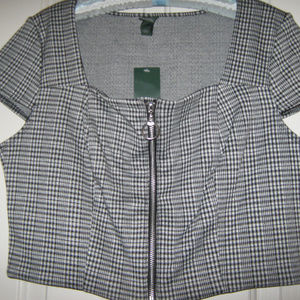 wild fable brand size L zip up black and white